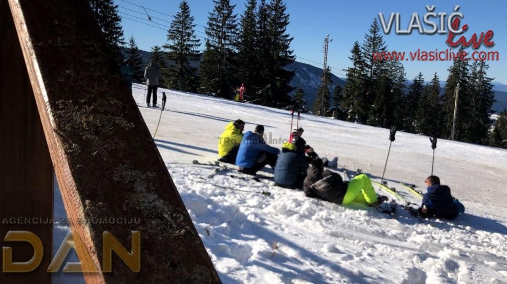 Četvrtak: Skijaši i danas uživaju u suncu