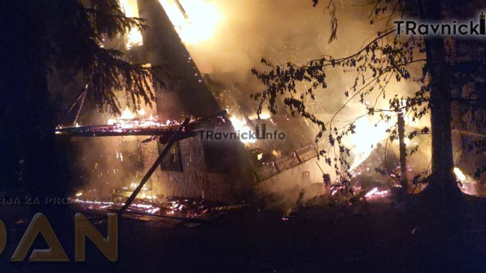 U večerašnjem požaru na Vlašiću u potpunosti izgorjela vikendica
