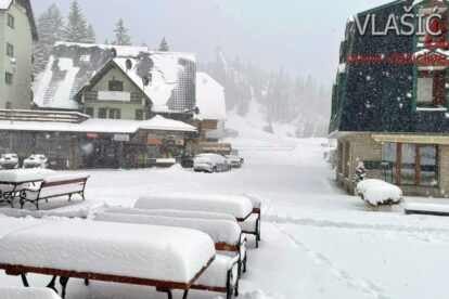 Snijeg ponovo zabijelio Vlašić: Babanovac jutros pod bijelim pokrivačem